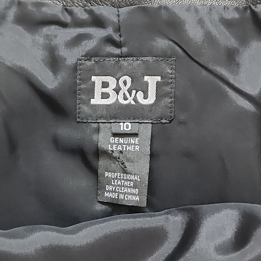 B&J Genuine Leather Black Skirt Etched Detail Size 10 - Picture 5 of 9
